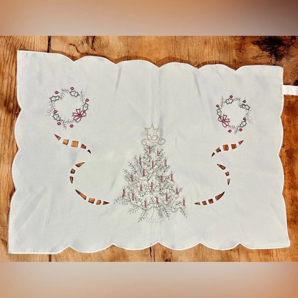 Christmas Holiday Embroidered Set Including Table Runner and 6 Placemats